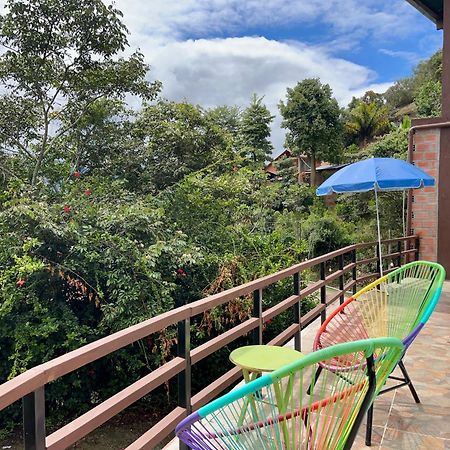 Villa Camila Hostel Coroico Ngoại thất bức ảnh