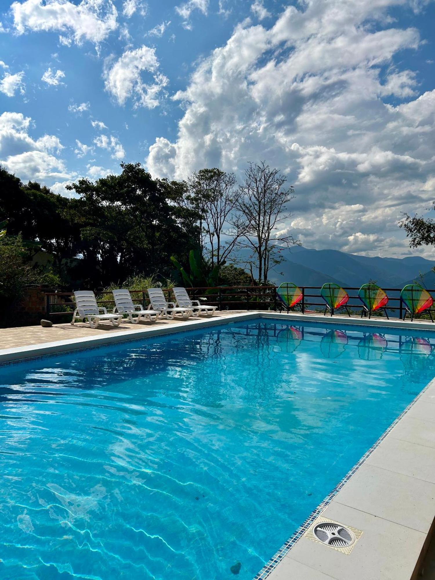 Villa Camila Hostel Coroico Ngoại thất bức ảnh