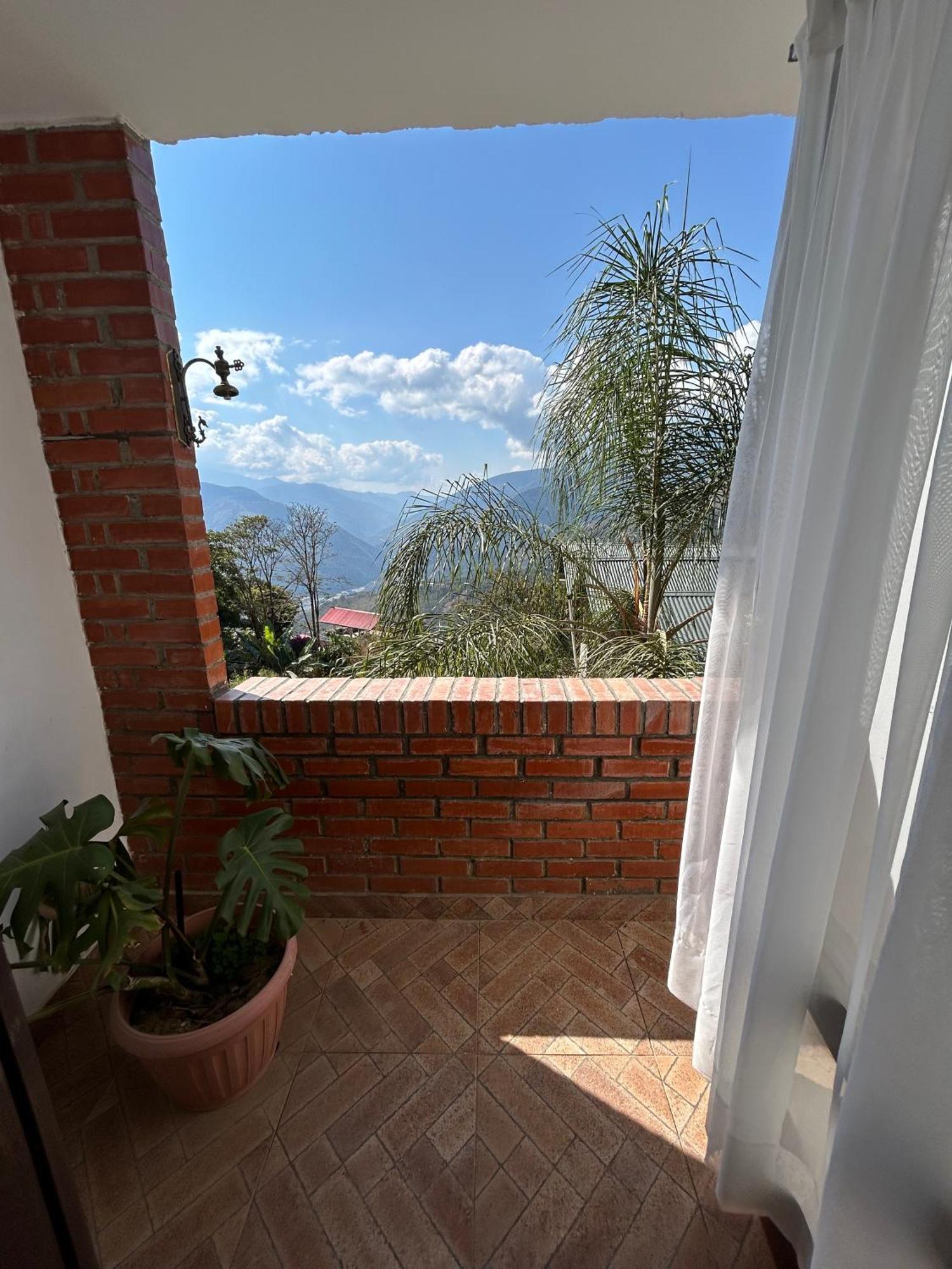 Villa Camila Hostel Coroico Ngoại thất bức ảnh