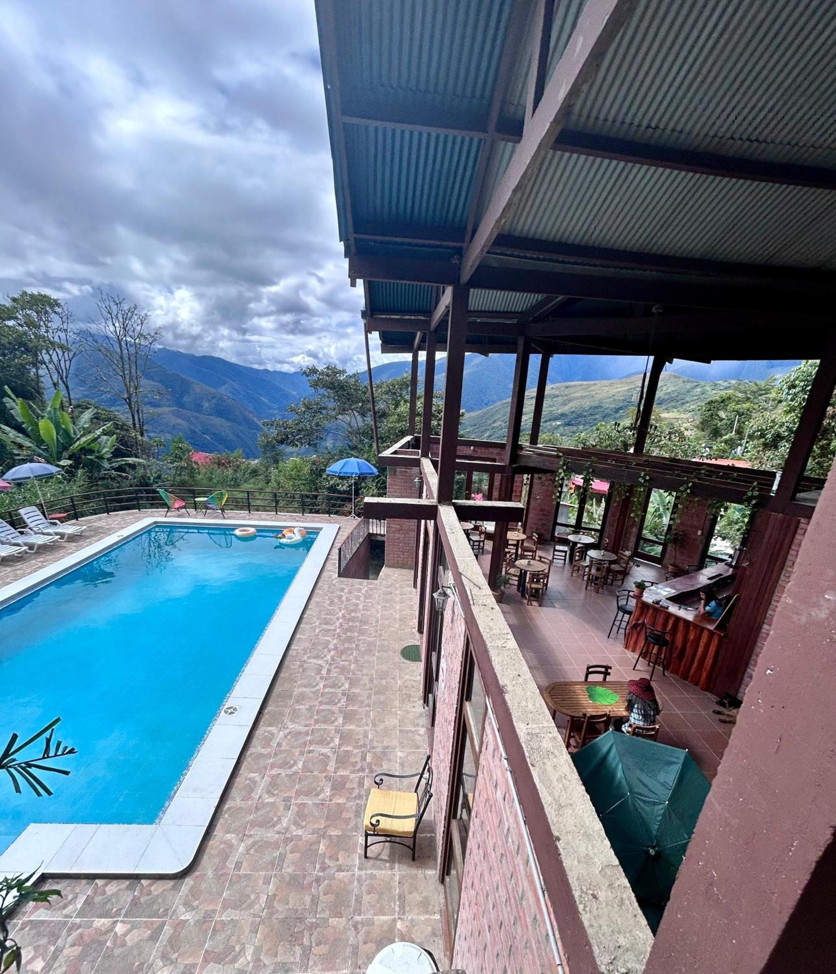 Villa Camila Hostel Coroico Ngoại thất bức ảnh