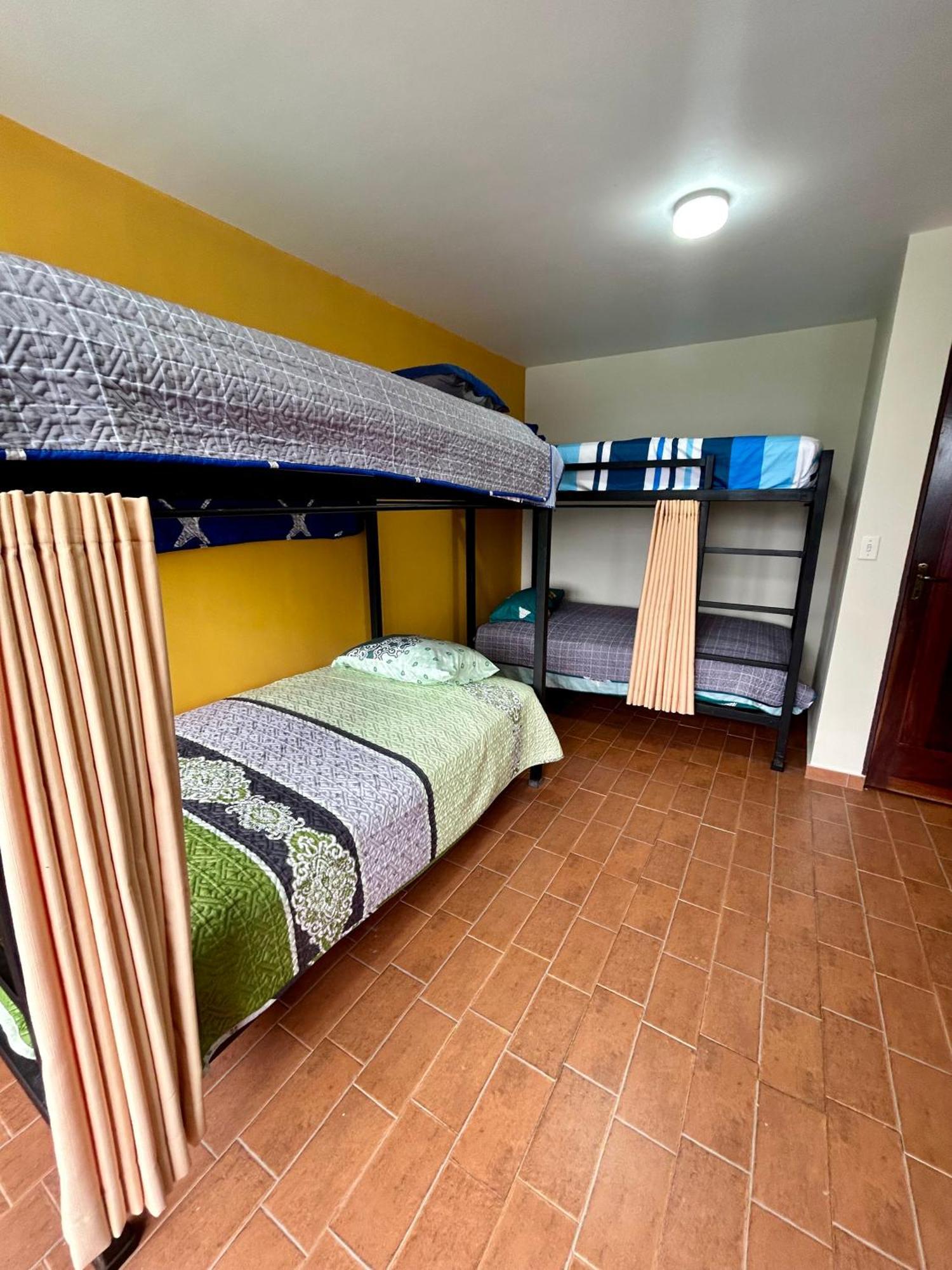 Villa Camila Hostel Coroico Ngoại thất bức ảnh